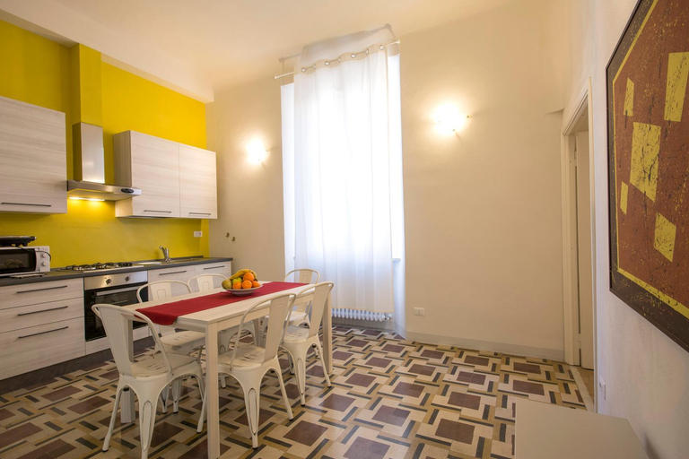Others 5, Regis Condo, Siena