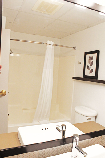 Bathroom 4, Independence Stay Hotel & Suites, Marinette