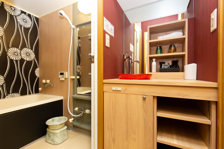 Bathroom 10