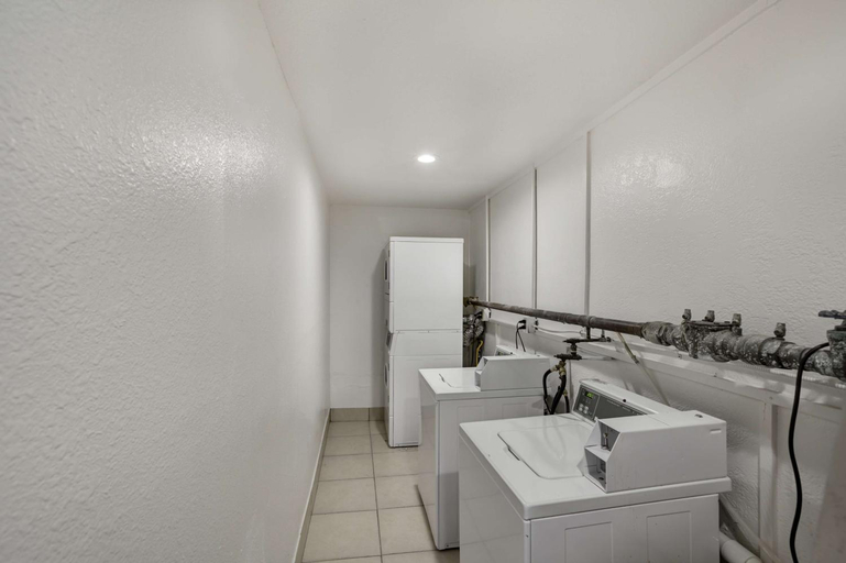 Bathroom 4, Motel 6 Dallas, TX - South, Dallas