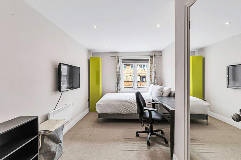 Bedroom 4, Vibrant Shoreditch Getaway, London