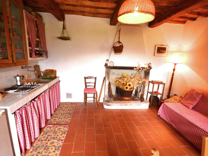 Others 4, Vintage Cottage in Pescia with Hot Tub, Pistoia