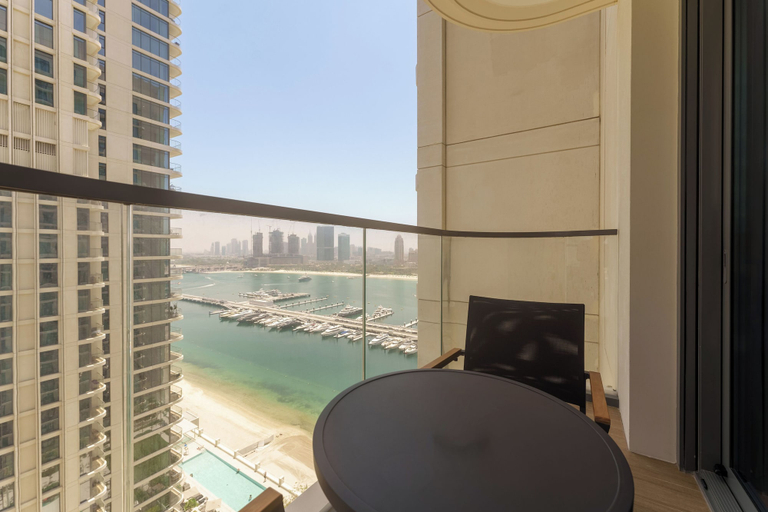 Balcony, Maison Privee - Upscale Apt w/ Partial Dubai Marina & Palm Views, Dubai