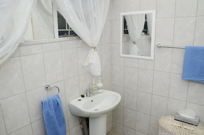 Bathroom 3, Purdys Place, Vhembe