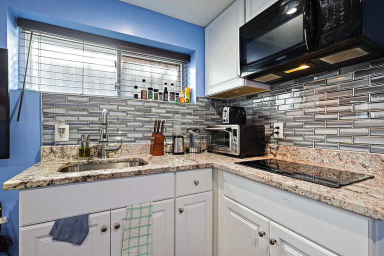 Others 3, Beautiful 2 bedroom 1 bath Unit, Alexandria