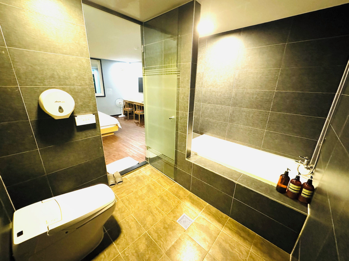 Bathroom 4, IN HOTEL, Saha