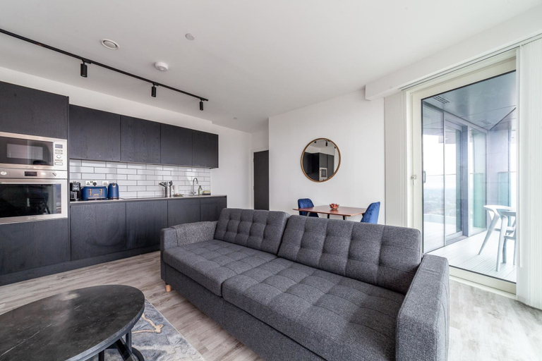 Others 5, Sky-high North Acton Apartment, London