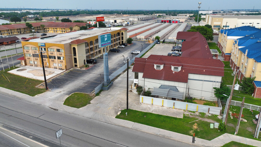 Exterior & Views 2, Rittiman Inn And Suites, Bexar