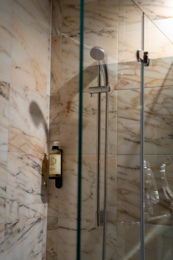 Bathroom 7