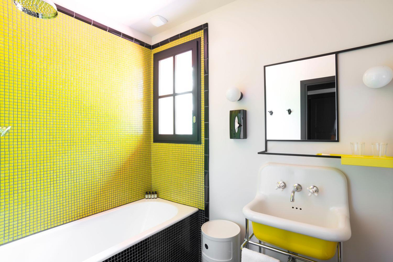 Bathroom, Hotel La Guitoune, Gironde