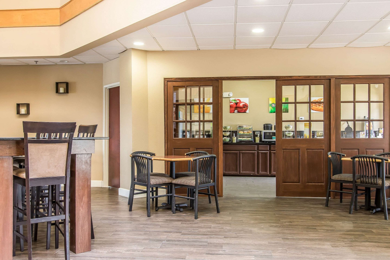 Food & Drinks 5, Quality Suites New Iberia, Iberia