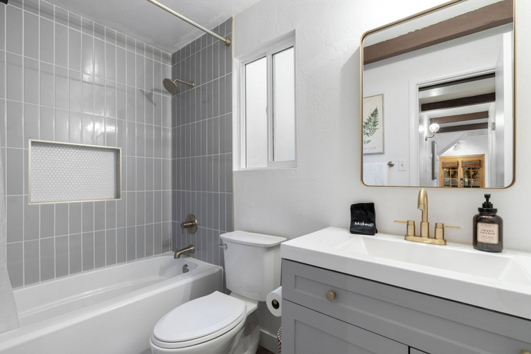 Bathroom, Blue Canyon, Coconino