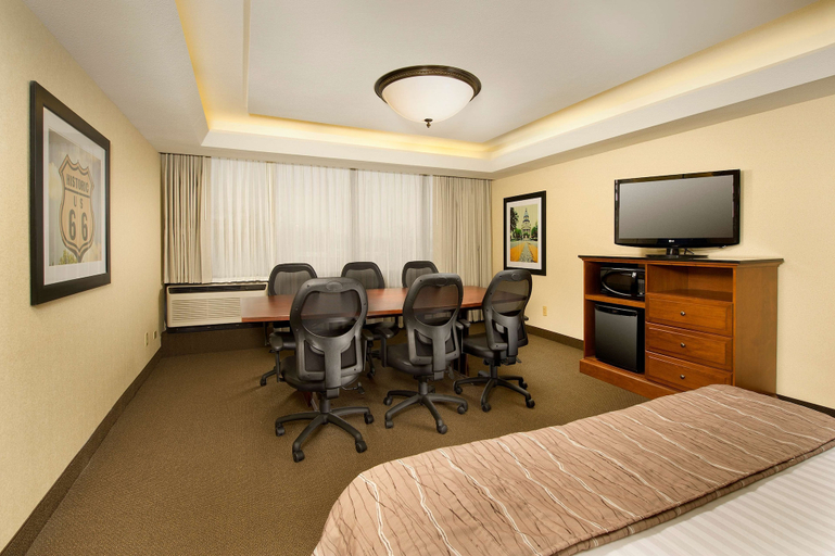 Bedroom 3, Drury Inn & Suites Springfield IL, Sangamon