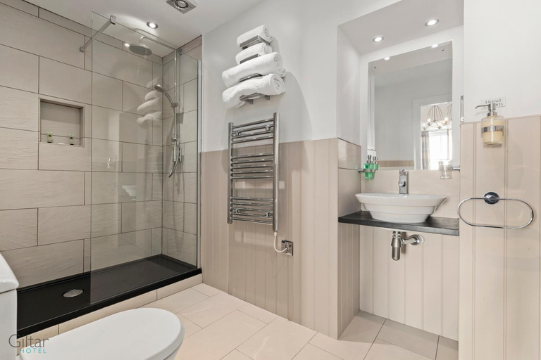 Bathroom 3, Giltar Hotel, Pembrokeshire