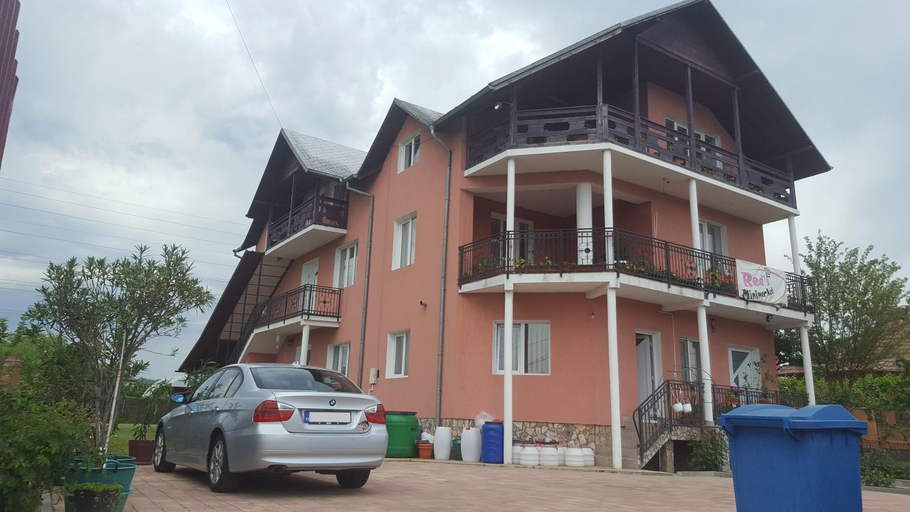 Others 5, Casa Reds, Ramnicu Valcea