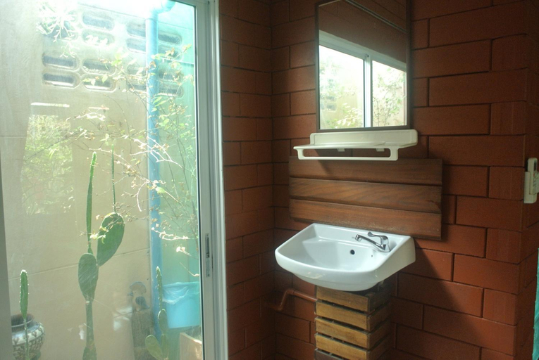 Bathroom 2, P.Y. Guest House, Muang Kanchanaburi