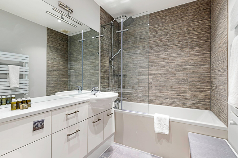 Bathroom 5, Charming Earls Court Apartment, London