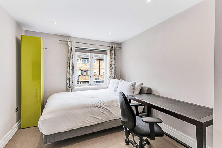 Bedroom 3, Vibrant Shoreditch Getaway, London