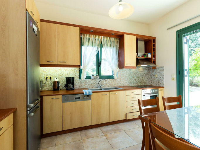 Others 5, Secluded Villa w Private Pool, Children Play Area, Pool Table, BBQ & Sea Views, Crete