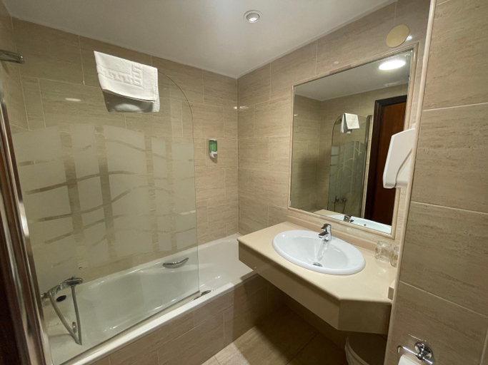 Bathroom 4, Apartamentos Chinasolymar, Granada