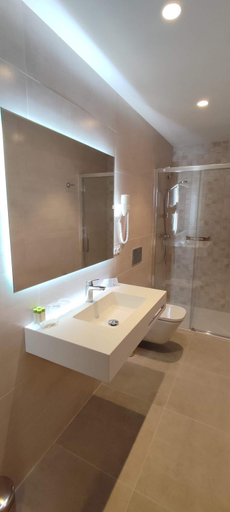 Bathroom 4, Hotel Saurat, Lleida