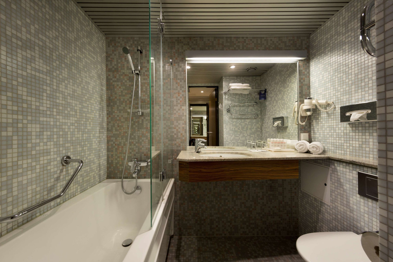 Bathroom 5, Radisson Blu Hotel Olumpia, Tallinn