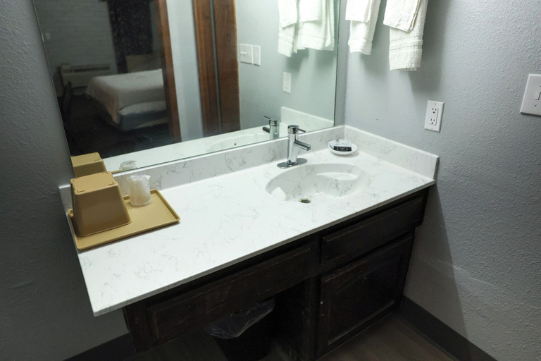 Bathroom 5, Rittiman Inn And Suites, Bexar