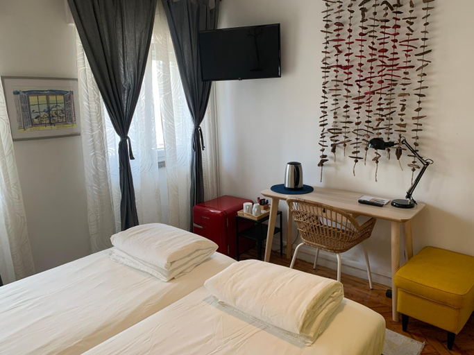 Bedroom 2, Beautiful Private Room next to Lisbon, Oeiras