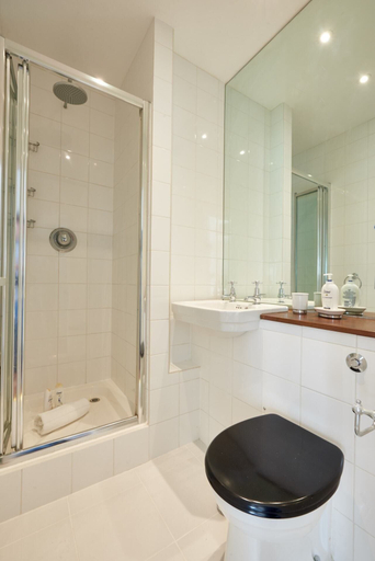 Bathroom 5, Sunny and Bright Flat, 2 Minutes From Hyde Park, London