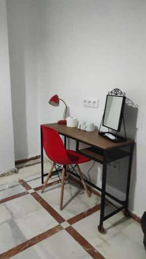 Others 3, Convenient Rooms - Ferry, Train & Bus Station -, Cádiz