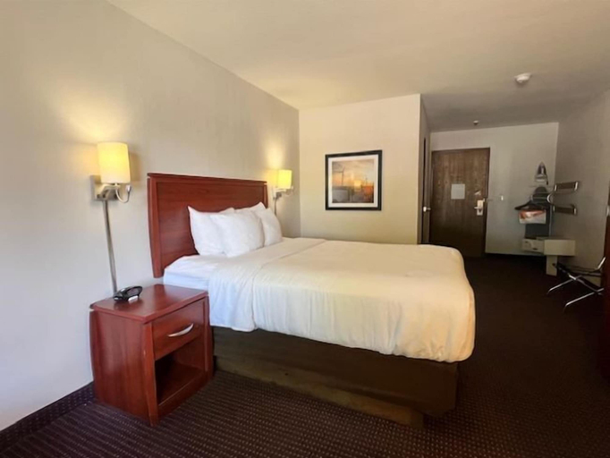 Bedroom 4, Quality Inn & Suites Colby, Thomas