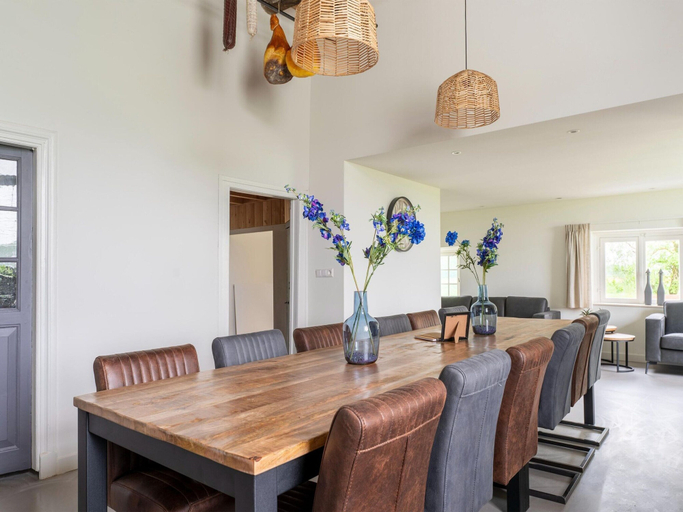 Dining 4, Comfortable Holiday Home in Voorst With Garden, Gendringen