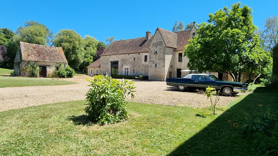 Others 5, 2 Suites dans demeure authentique du XVEME, Sarthe