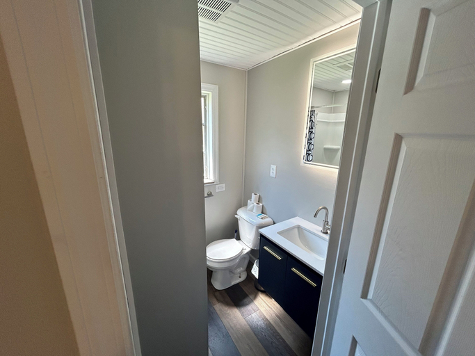 Bathroom 4, Meads Motel, Erie