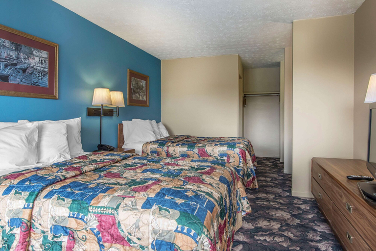 Bedroom 3, Rodeway Inn Jackson Northwest, Madison