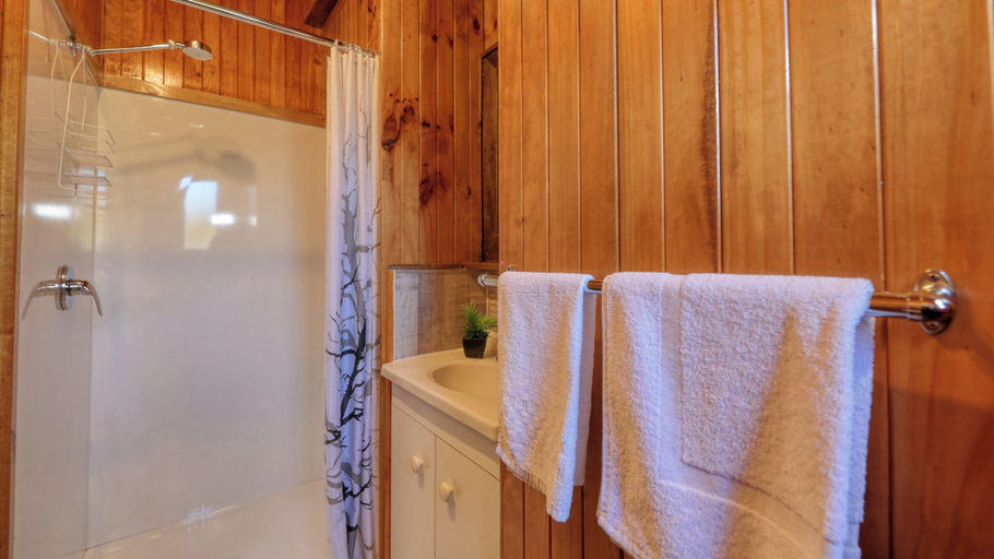 Bathroom 3, Boat Harbour Garden Cottages, Waratah/Wynyard - Pt A