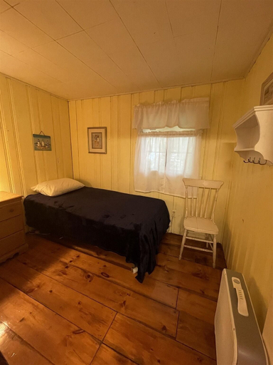 Room 2, Little Sandy-limit 8 3 Bedroom Cottage by RedAwning, Cumberland
