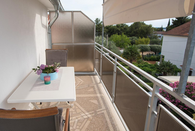 Others 3, Topic Apartments, Vodice
