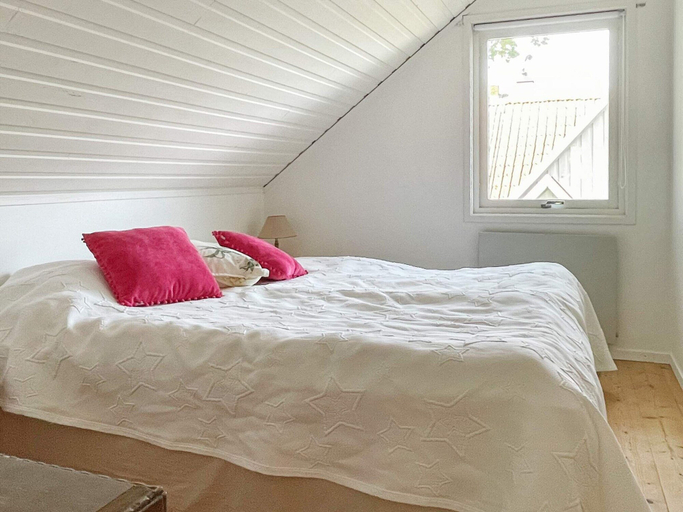 Room 1, 4 Star Holiday Home in Branno, Göteborg