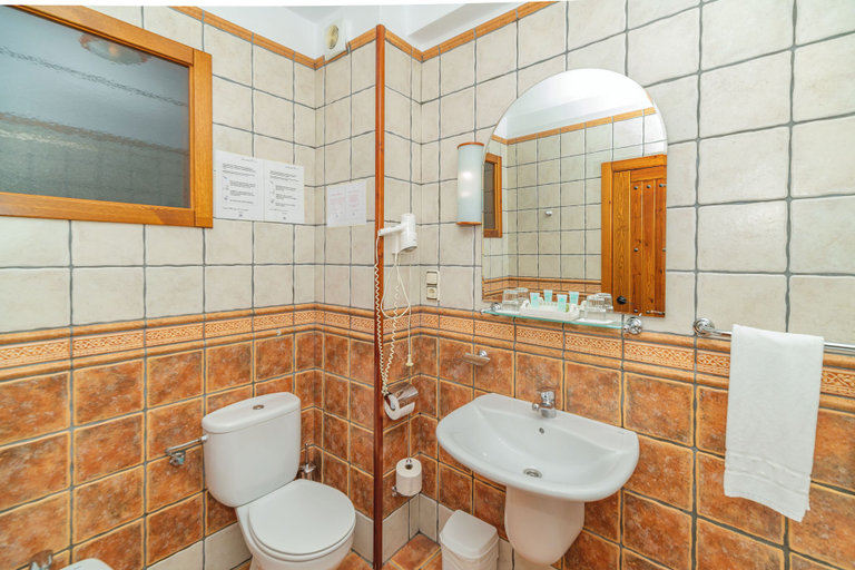 Bathroom 4, Hotel La Fragua II, Granada