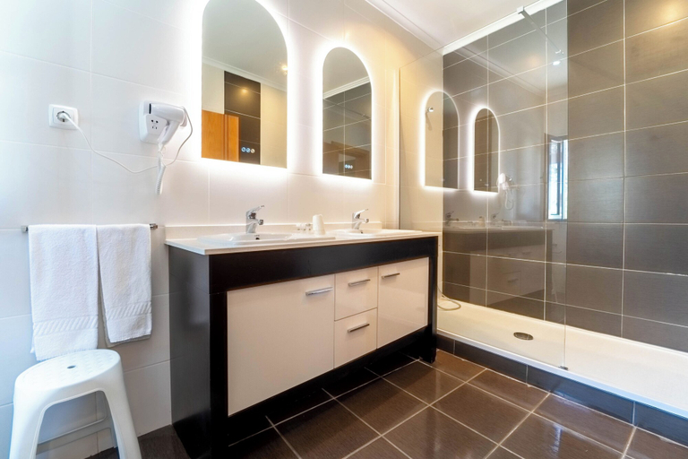 Bathroom 3, Quinta Solar da Portela, Almodôvar