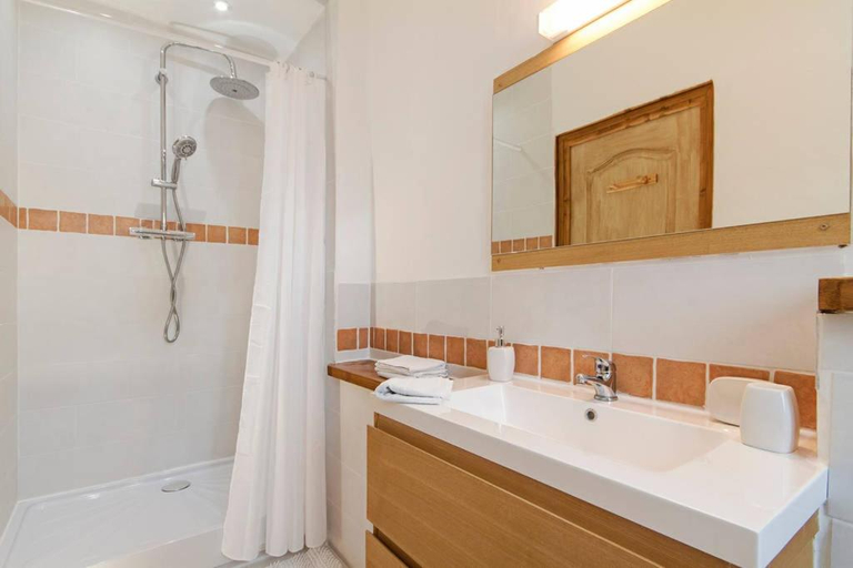 Bathroom 2, Domaine de la Matte, Aude