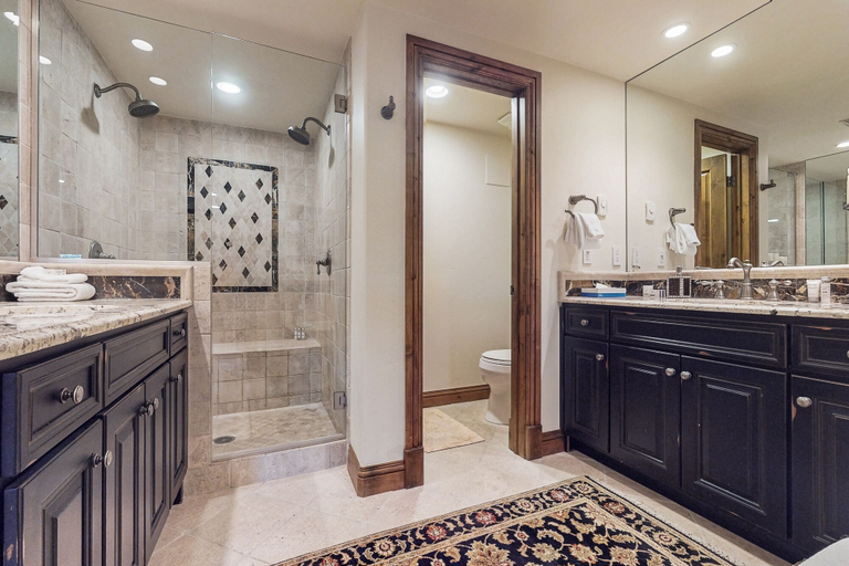 Bathroom 4, Fallridge, Eagle