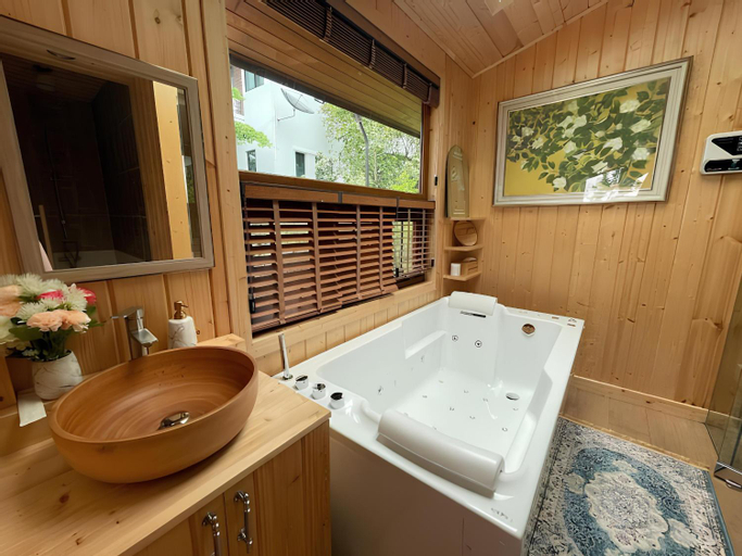 Bathroom 12