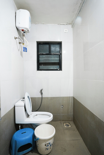 Bathroom 3, The White House, Pune