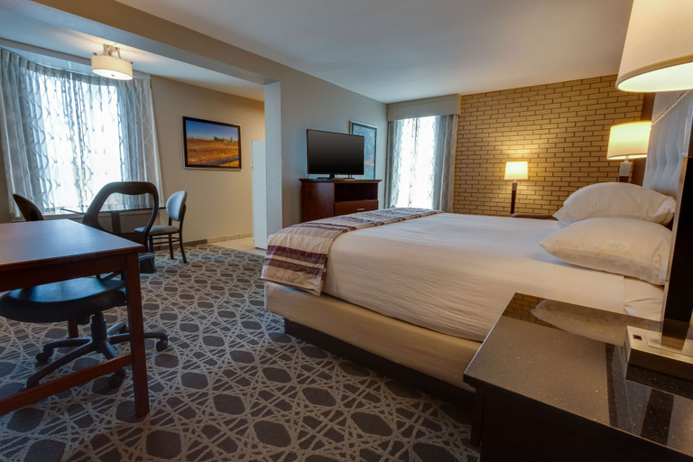 Bedroom 3, Drury Inn & Suites Hayti Caruthersville, Pemiscot