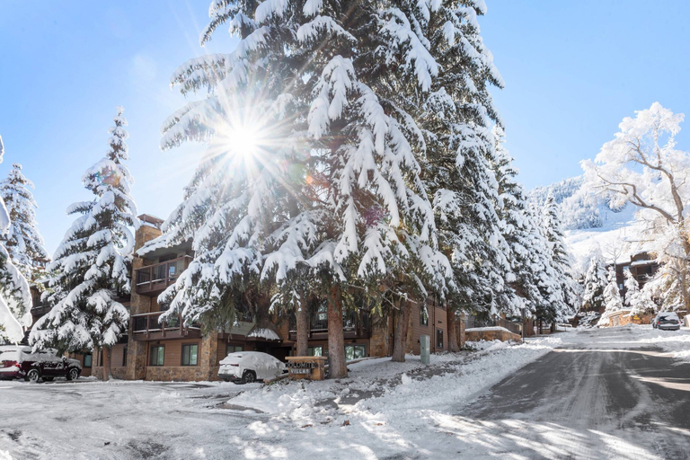 Exterior & Views, Dolomite 8, Pitkin