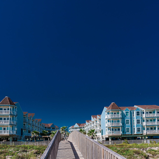 Room 3, Easy Beach Access Charming Beachside Condo, Galveston