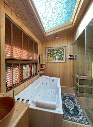 Bathroom 11