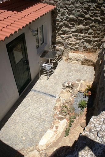Others 5, Encosta do Castelo, Portel